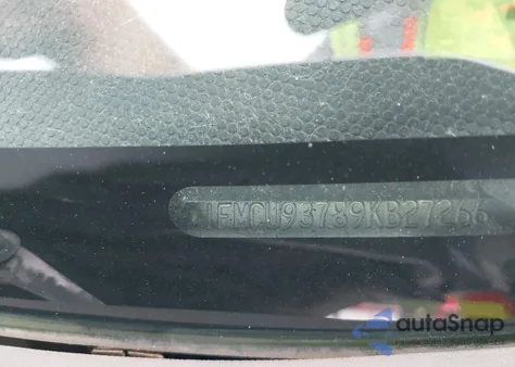 2009 Ford Escape Xlt z USA, uszkodzony, nr VIN 1FMCU93789KB27266